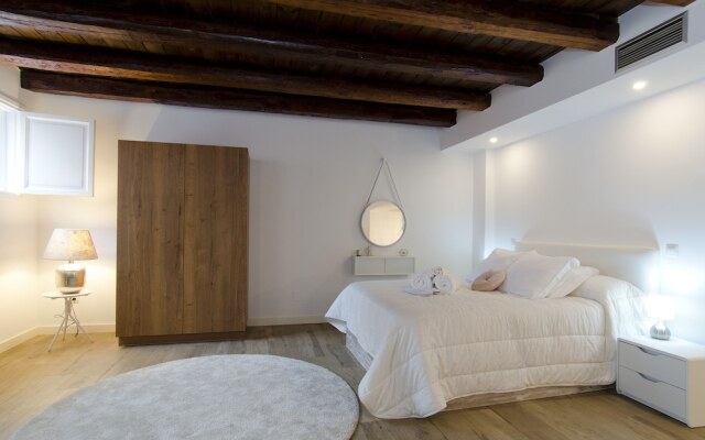 Hellenhost Gran Vía V