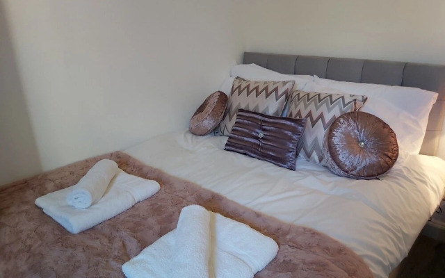 Bright, Modern and Stylish 2 Bedroom Apartment