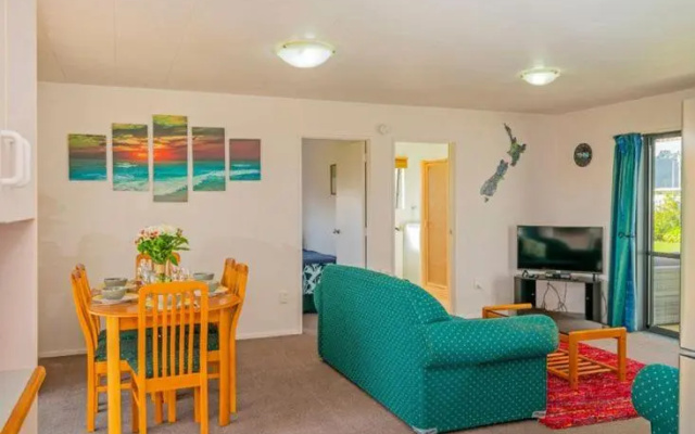 Hosts on the Coast Endeavor Cottage – Guest Rooms – Whitianga