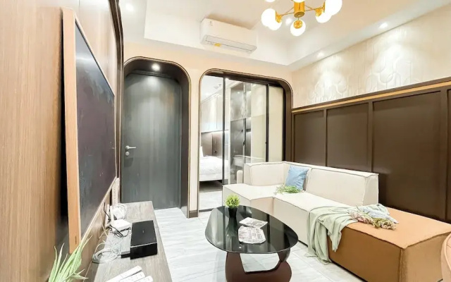 Stylish And Modern 2Br At Apartment Collins Boulevard