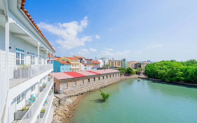 w Homely 2BR With Balcony in Panama