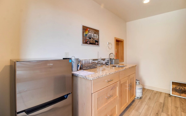 Rooftop Deck Walk to River Downtown Fire pit