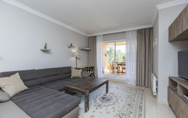 Perfect Location Between Golf and Beach