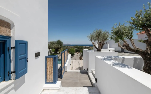 Kalathos Square Luxury Suites