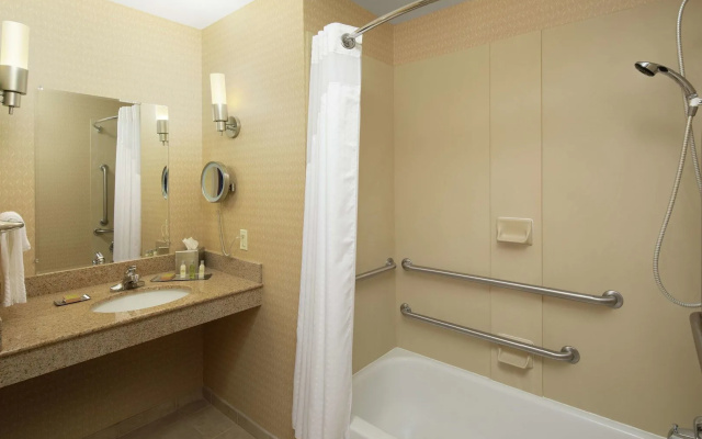DoubleTree by Hilton Richmond Airport