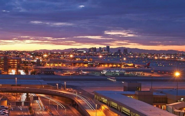 Scottsdale 4BD Modern Home w/ Sparkling Pool!