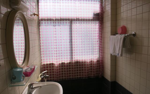 Reui Cheng Hotel
