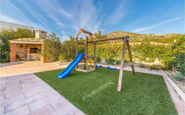 Holiday home Kremena 72 with Outdoor Swimmingpool