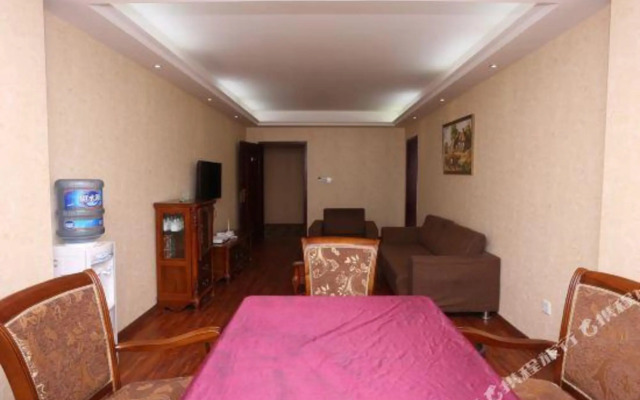 Yunfuli Yinsu Du Fu Thatched Cottage Business and Leisure B&B