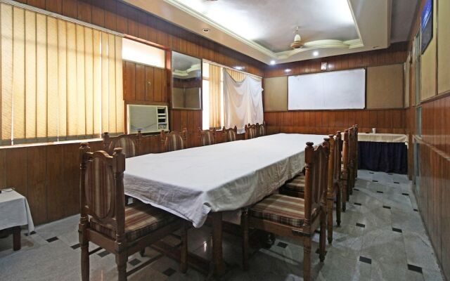 OYO 5047 Hotel President