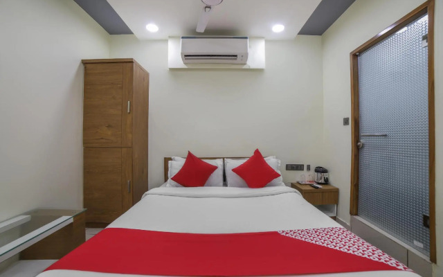 OYO 66877 Hotel VM Palace