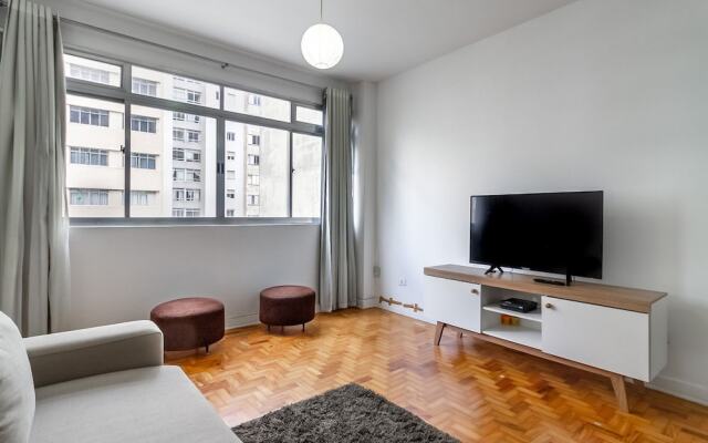 Amplo apartamento no centro, 2 quadras do metrô