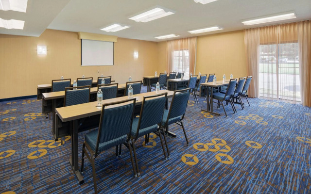 Courtyard by Marriott Addison Midway