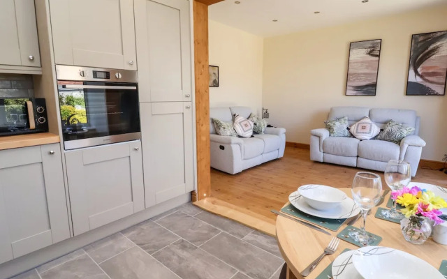 3 Rhyd Drive