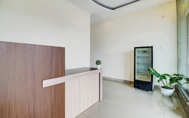 Capital O Pusat Kota Pekanbaru Near Mall Living World Formerly Radja Homestay