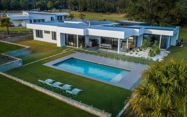 Your Luxury Escape - Scenic Vista