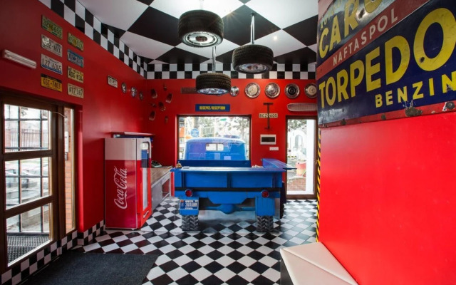 Retro Hotel Garage