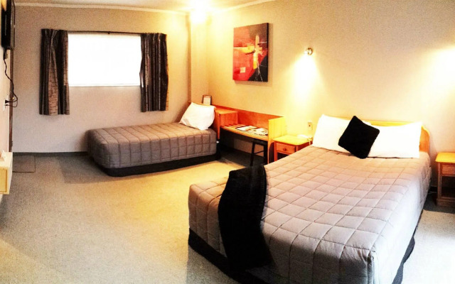 The Aquarius Motor Inn