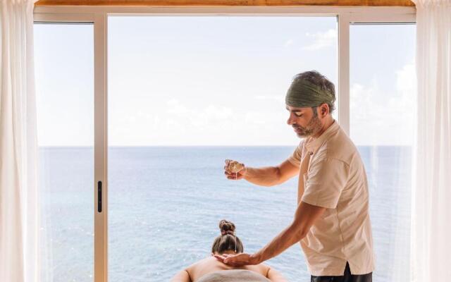 White Exclusive Suite & Villas