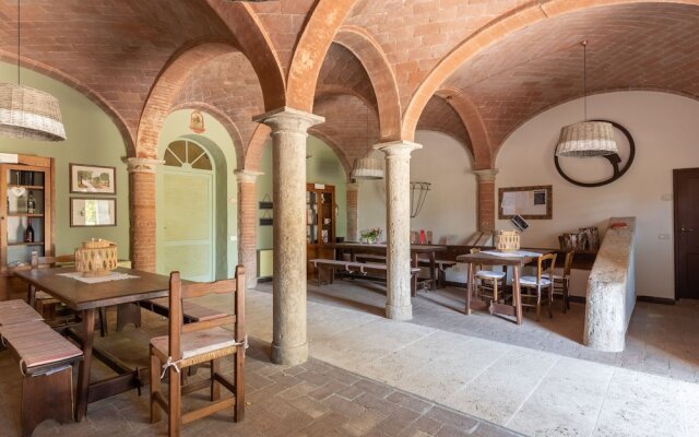 Traditional Apartment in Rapolano Terme with Swimming Pool