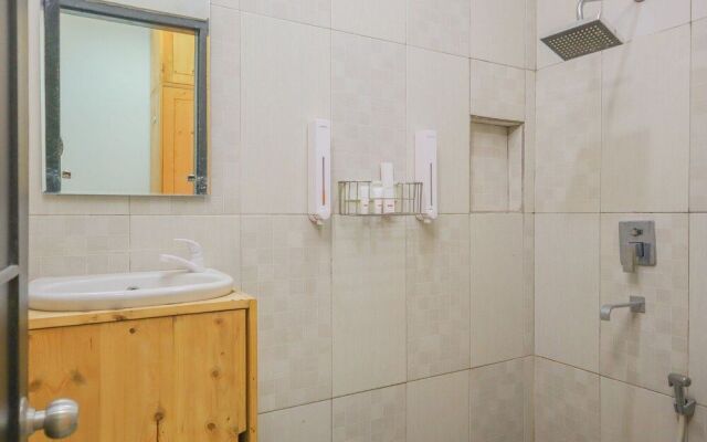 OYO 1317 Pinnus Residence Syariah