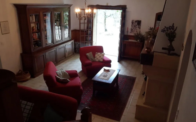 Snug Farmhouse in Provence-alpes-riviera With Swimming Pool