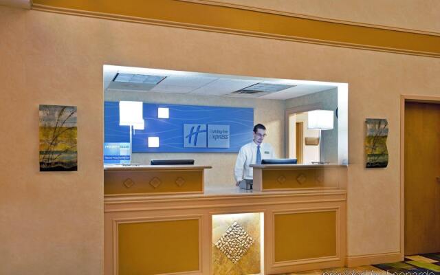 Holiday Inn Express & Suites St Joseph by IHG