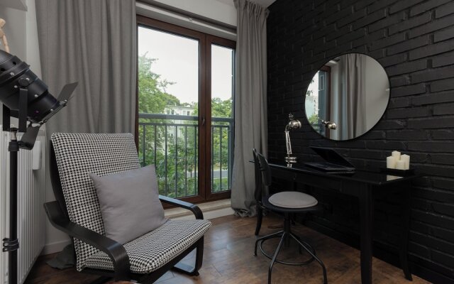 Trendy Apartment Wola by Renters