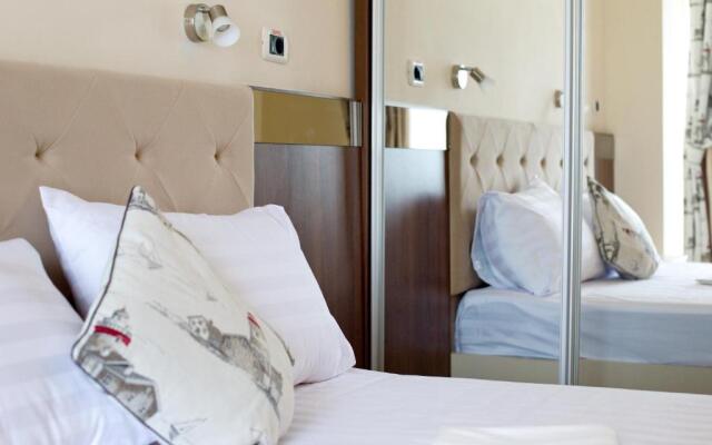 Jijo's Hotel