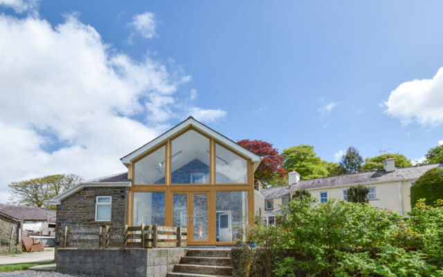 Holiday Home Nythfa
