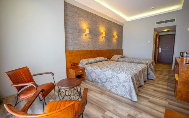 Azka Hotel