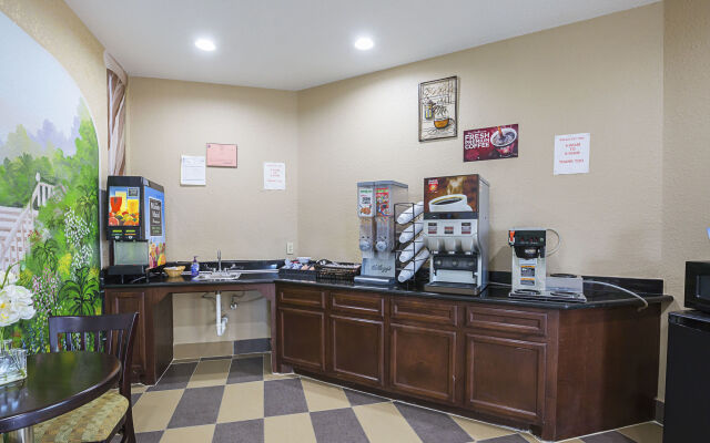 Scottish Inn & Suites Baytown