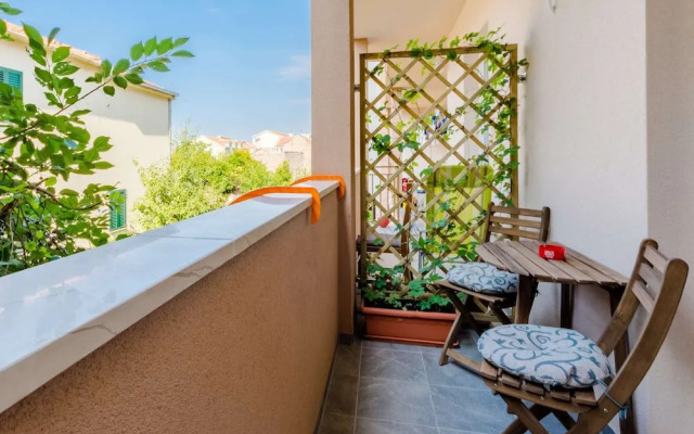 Apartment Karlo - Two Bedroom Apartment With Balcony