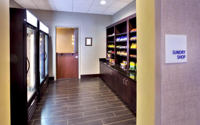 Holiday Inn Express & Suites Oak Ridge by IHG