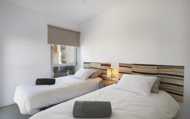 Beautiful Duplex Facing The Beach