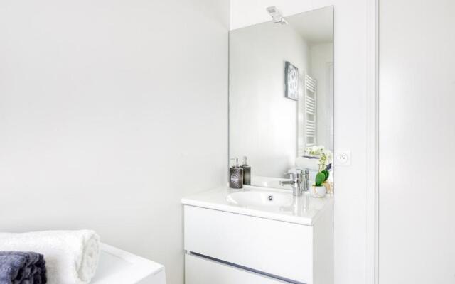 Studio élégant style black&white 5min gare Poissy