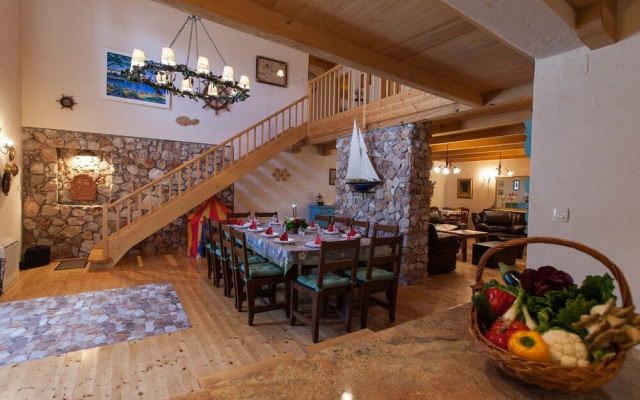 Authentic Large Villa With Private Swimming Pool & Wellness