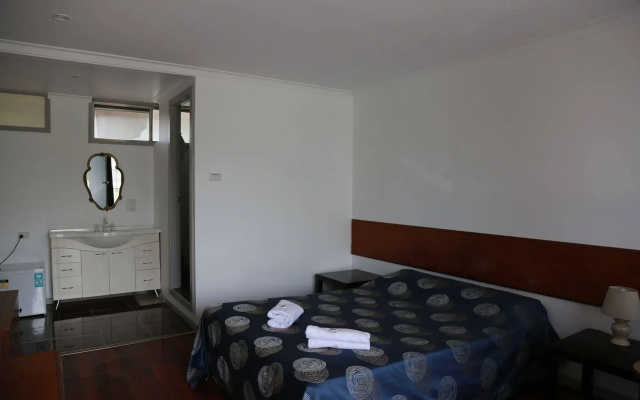 Beaconsfield Lodge Motel