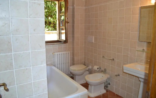 House With Private Garden in the Crete Senesi