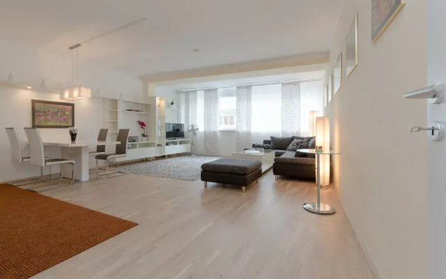 Design-Apartment Karlsplatz with Balcony