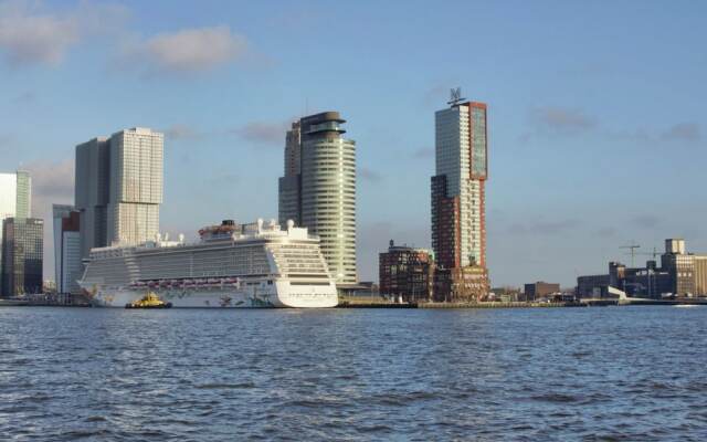 Unique Boat in Rotterdam near Town Center