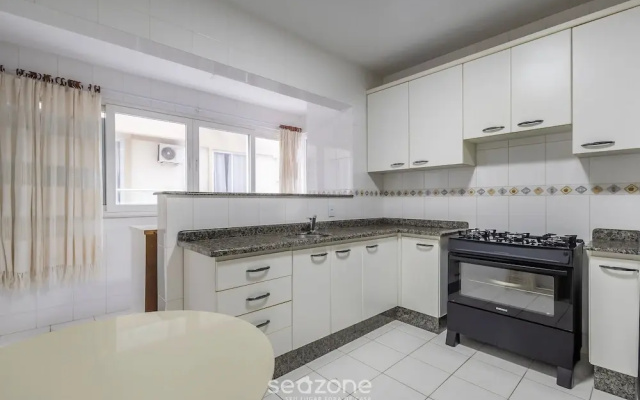 3-bedroom Apt on the BC Waterfront - Egb0052