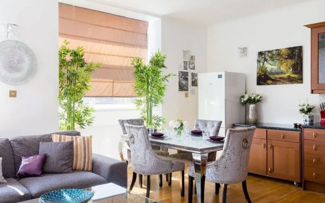Designer 2-bed 2-bath Behind Selfridges