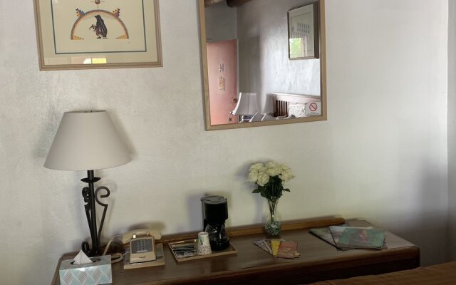 Cottonwood Court Motel