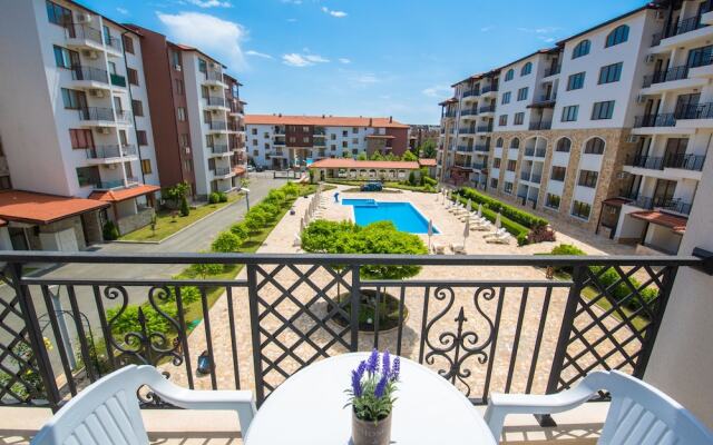 Apollon Complex Apartment