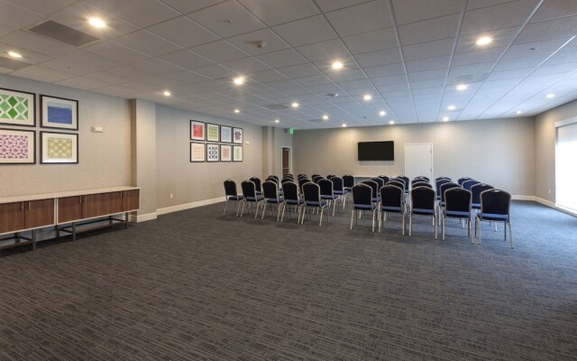 Holiday Inn Express & Suites Seattle South - Tukwila, an IHG Hotel
