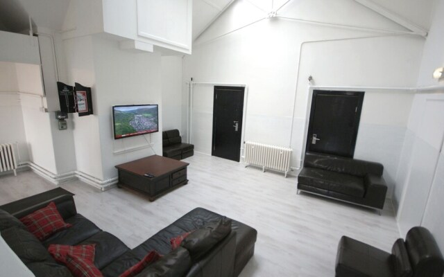 Edinburgh Princes Street Loft Apartment
