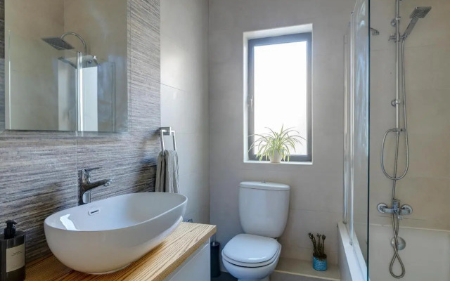 Seaside Bliss - 3BR Holiday Apartment Sliema