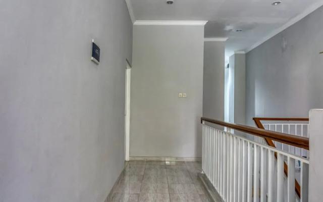 RedDoorz near Sindu Kusuma Edupark 2