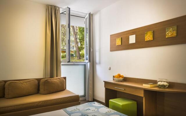 Miramar Sunny Hotel & Residence